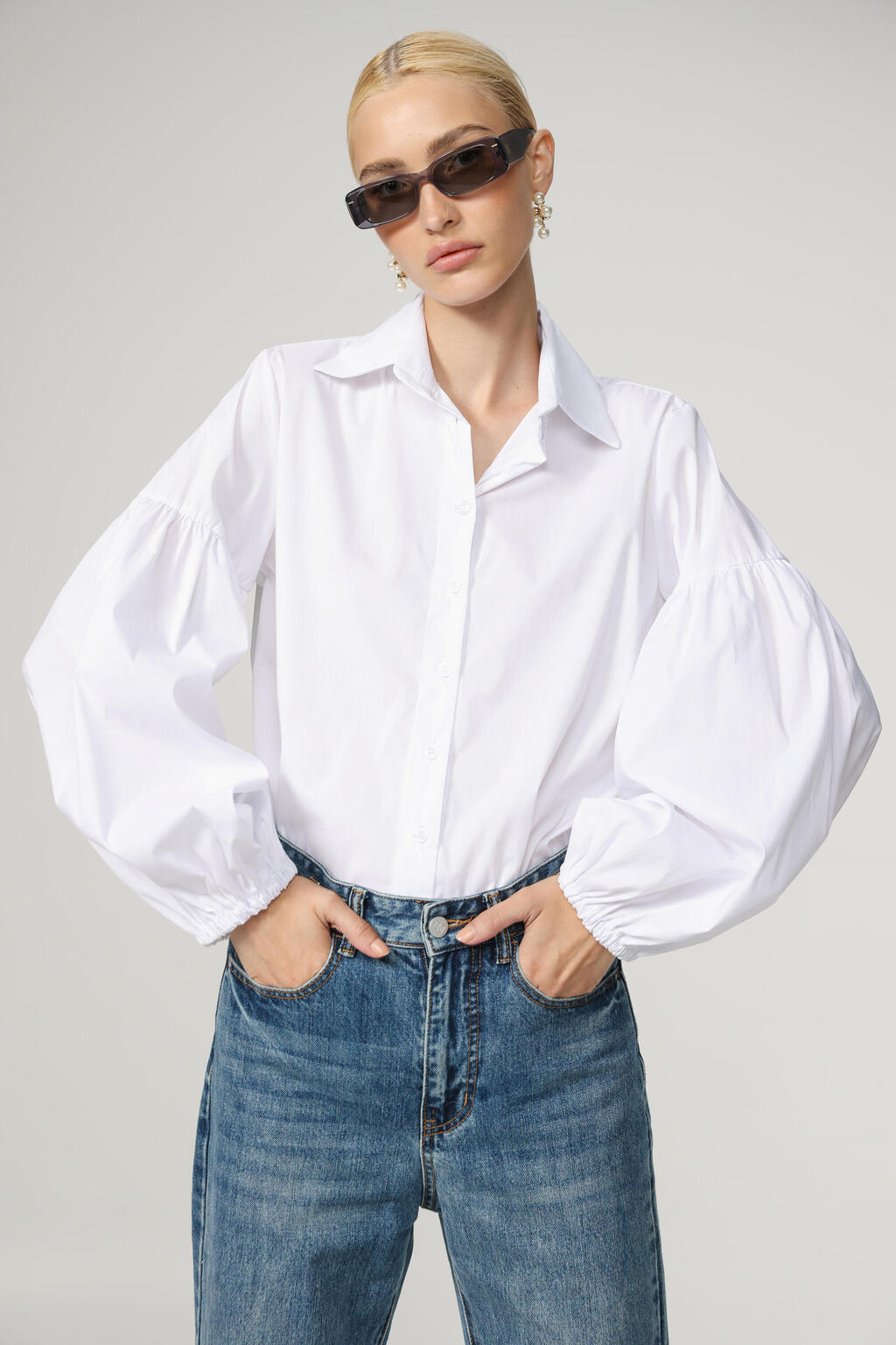 חולצת כותנה עם שרוולי בלון של האחיות דניאלה ואלונה צור לסיסטאר פנאי