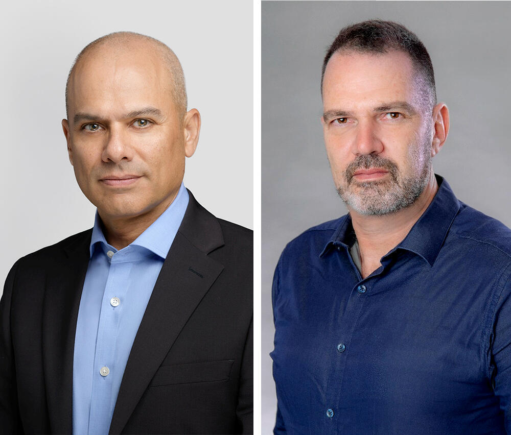 מימין רוני גרפונקל יו"ר ארגון עובדי בנק הפועלים וידין ענתבי מנכ"ל הבנק (צילומים: ענבל מרמרי, יונתן בלום) מימין רוני גרפונקל יו"ר ארגון עובדי בנק הפועלים ו ידין ענתבי מנכ"ל הבנק