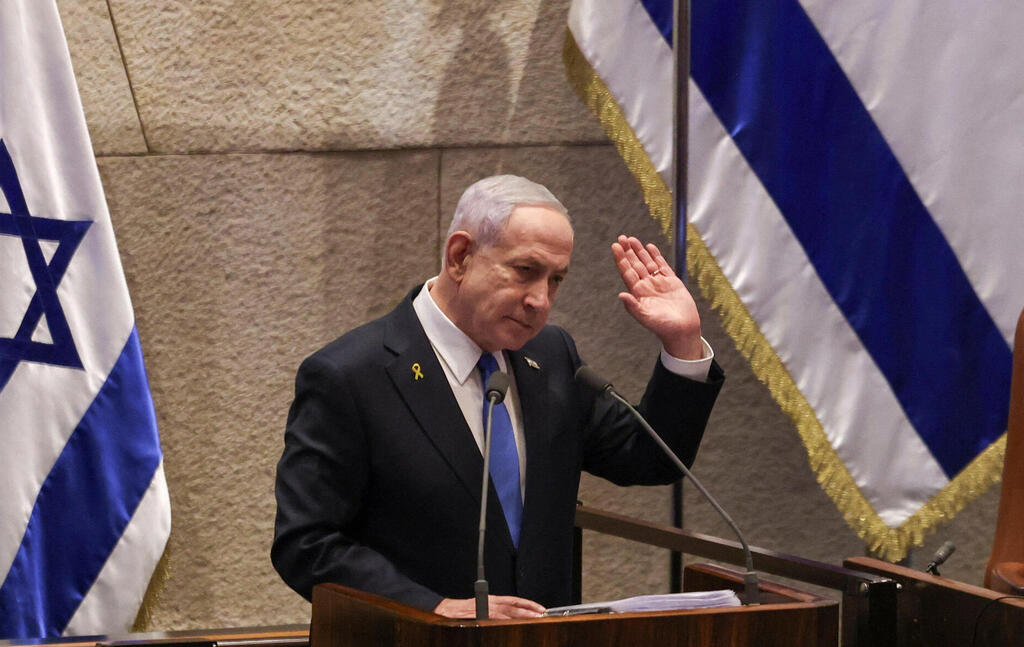 נתניהו, השבוע בכנסת. אם יחשוב שמוטב לו להעביר תקציב, הוא ישלם מיליארדים רבים לשותפות הקואליציוניות שלו, ולעזאזל עם חברות הדירוג והציבור (צילום: Ronen Zvulun/Reuters) נתניהו, השבוע בכנסת. אם יחשוב שמוטב לו להעביר תקציב, הוא יהיה מוכן לשלם מיליארדים רבים לשותפות הקואליציוניות שלו, ולעזאזל עם חברות הדירוג והציבור