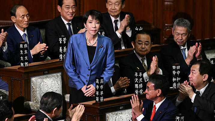 סנאה טקאיצ'י 2 ראשת ממשלת יפן בבית התחתון של הסנאט אחרי שנבחרה לתפקיד 21.10.25