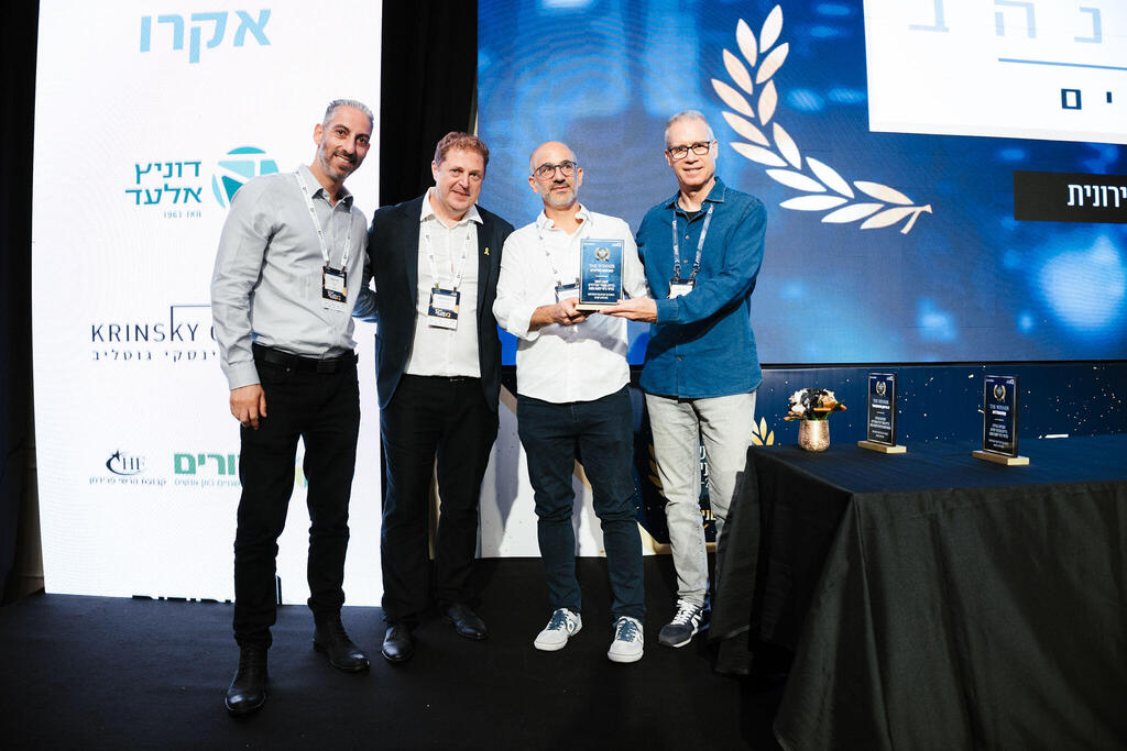 מימין  גיל שנהב, מושיק בן דור, דן קצ'נובסקי, טל קופל מנכ"ל מדלן 