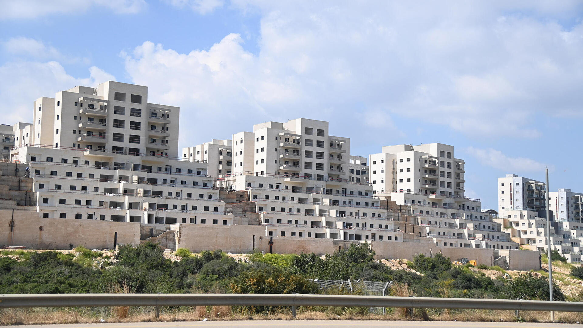 מגזין נדל"ן 2025 - העיר חריש