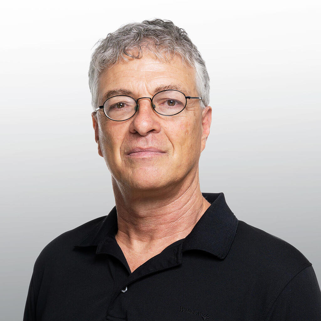 עו"ד אלי בן ארי, אדם טבע ודין: "כשזה נוגע לולמ"ב הכל חשאי: הפקדה של תוכניות, היתרים. אנחנו לא יודעים כלום מכך, הכל מגיע משמועות" (צילום: עומר פרידמן) מגזין נדל"ן 2025 - עו"ד אלי בן ארי היועץ המשפטי של אדם טבע ודין