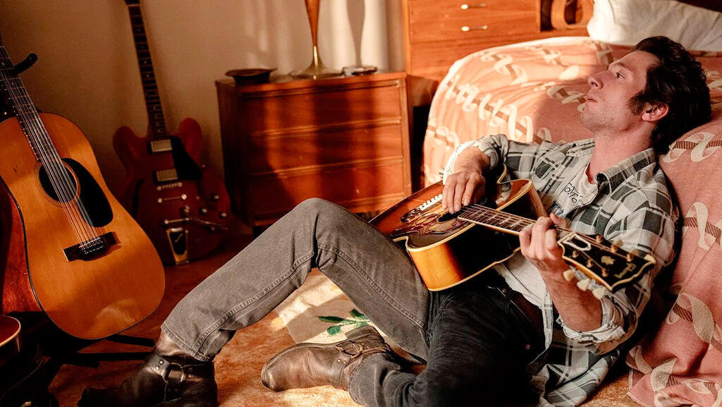 ג’רמי אלן ווייט ב״ספרינגסטין: הדרך משום מקום״. לא מצליח לשחזר את האנרגיה והכריזמה פנאי סרט ספרינגסטין הדרך משום מקום אלן וייט