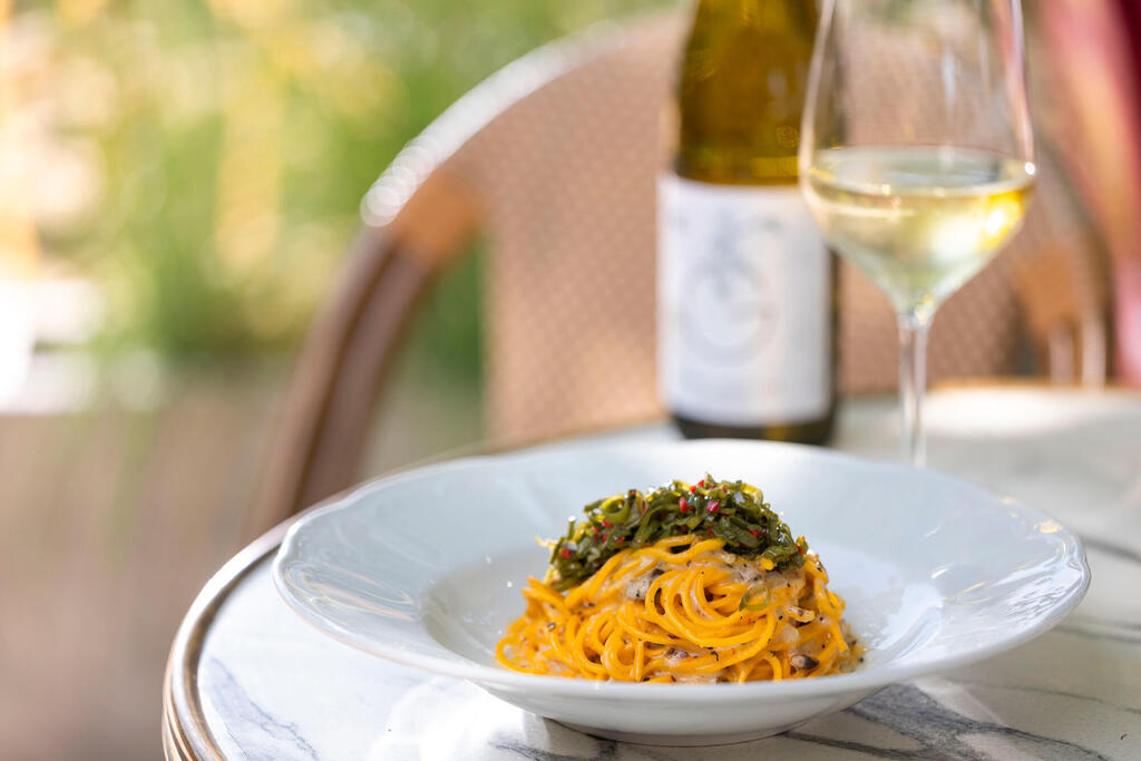 פנאי  גוז׳ ודניאל מסעדת ביסטרו במושב בני ציון ספגטי זעפרן