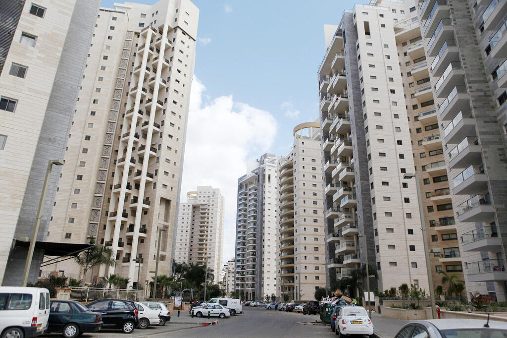 שכונת אם המושבות בפ"ת. "יש בארץ סוג של שכפול בניינים ואנחנו מודעים לזה. ניסיתי לשנות את זה" (צילום: אוראל כהן) מגזין נדל"ן 2025 - שכונת אם המושבות פתח תקווה