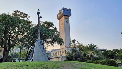Two Israeli researchers win $4 million in ERC grants to challenge assumptions...