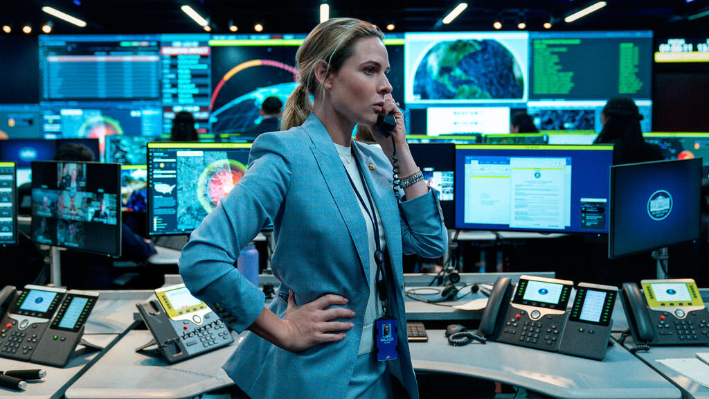 רבקה פרגוסון ב"על סף פיצוץ". מעמיד פנים שהוא מציאותי אבל למעשה זה כמו סרט מדע בדיוני (צילום: Netflix) פנאי רבקה פרגוסון ב על סף פיצוץ