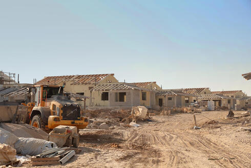 Construction work at Kibbutz Be'eri. 132 new homes. Construction work at Kibbutz Be'eri. 132 new homes.