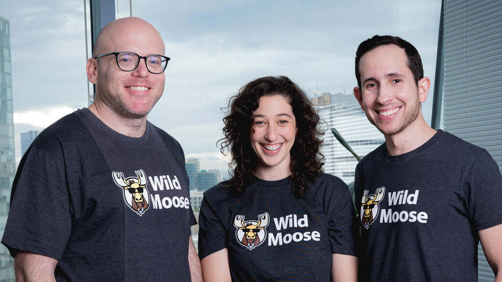 מייסדי Wild Moose. מימין: תום טיטונוביץ', יסמין דנסקי ורועי שוסטר (צילום: Wild Moose ) מייסדי Wild Moose מימין תום טיטונוביץ' יסמין דנסקי ו רועי שוסטר