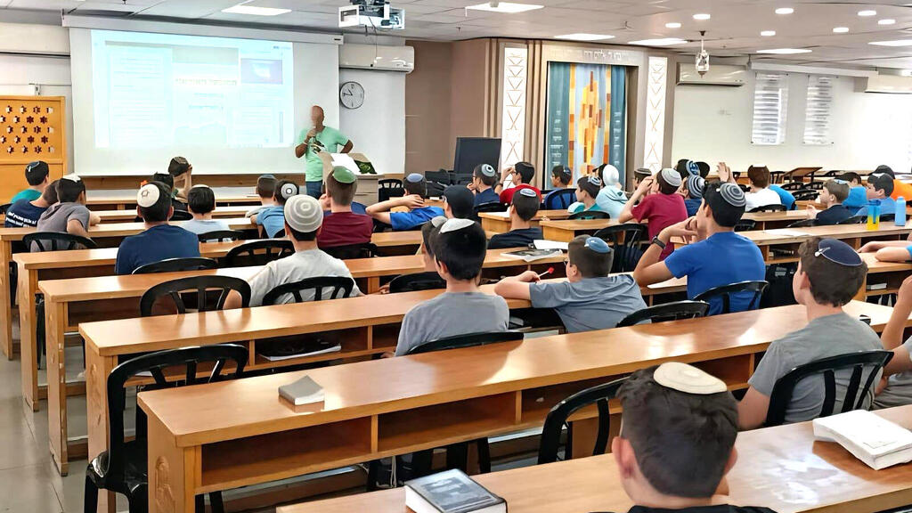 בי"ס של החינוך הממלכתי דתי. ההוצאה הממוצעת של משרד החינוך לתלמיד בו היתה גבוהה ב־26% מההוצאה לתלמיד בממלכתי ב־2024 תלמידים כיתה ב חינוך ממלכתי דתי