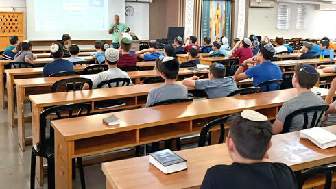 משרד החינוך בודק: האם האפליה לטובה בתקציב התלמידים הדתיים היא חוקית