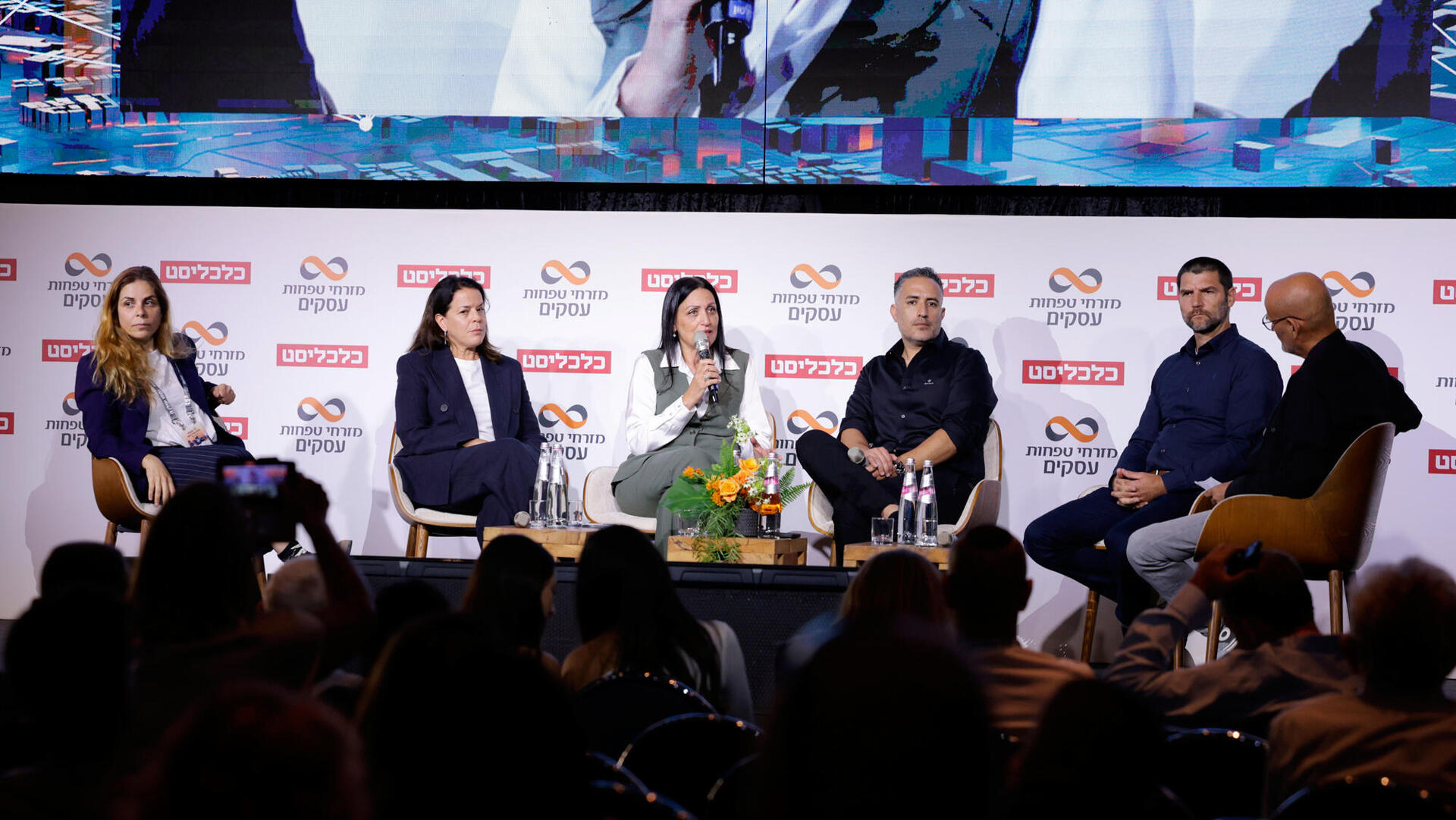 כנס כלכלת הנדל"ן 2025 - פאנל מימין גיא נרדי כלכליסט עומר גוגנהיים צחי דידי פנינה אלה דלית רביב ו שירה תלמי באבאי