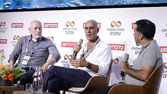 כנס כלכלת הנדל"ן 2025 - מנחה אמיר פרגר כלכליסט , זהר לוי מנכ"ל אמפא ו מוטי קירשנבאום יו"ר מגדלי הים התיכון ויו"ר קרן מרתון וידאו