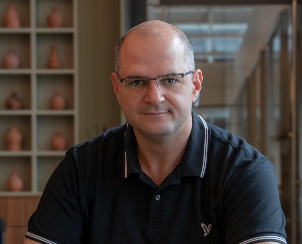 Nadav Tamam. (Noka Green) Nadav Tamam