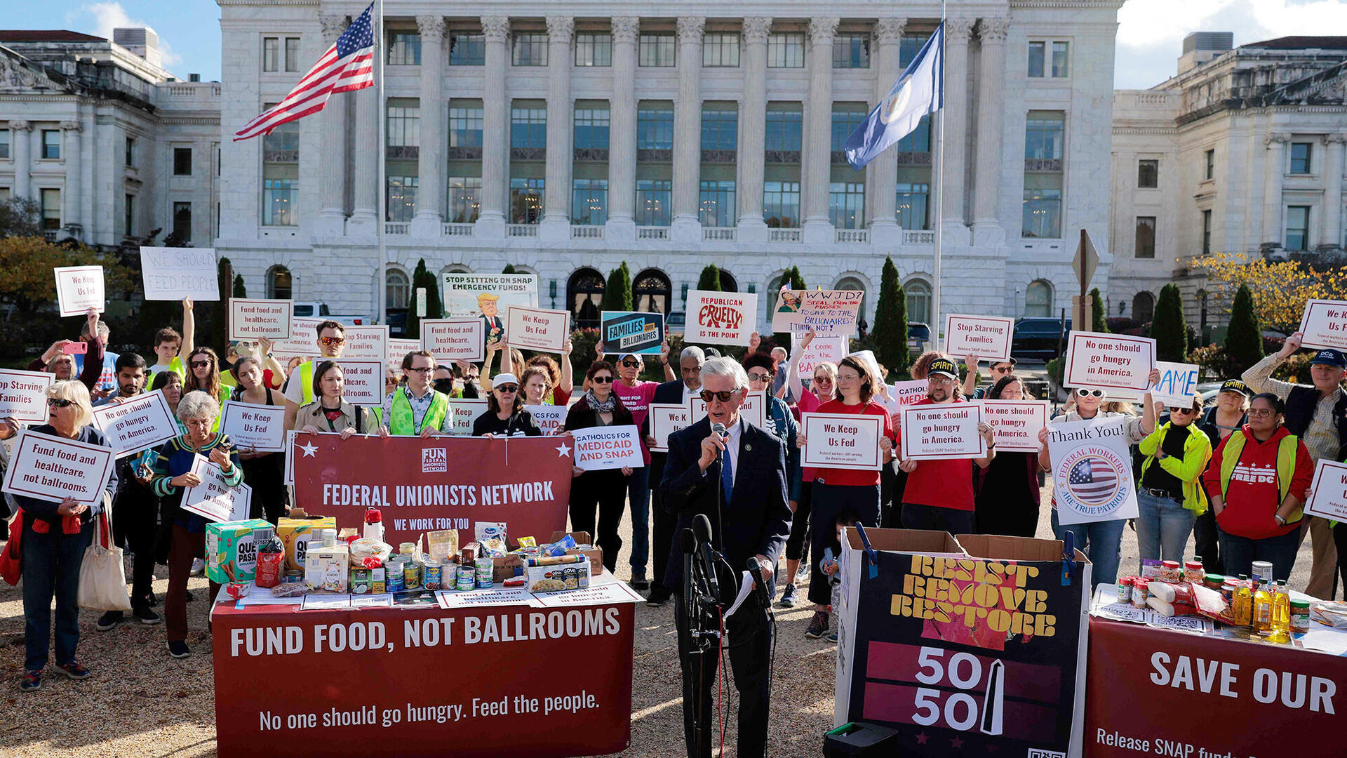 הפגנה של פעילים חברתיים נגד ההשבתה בוושינגטון