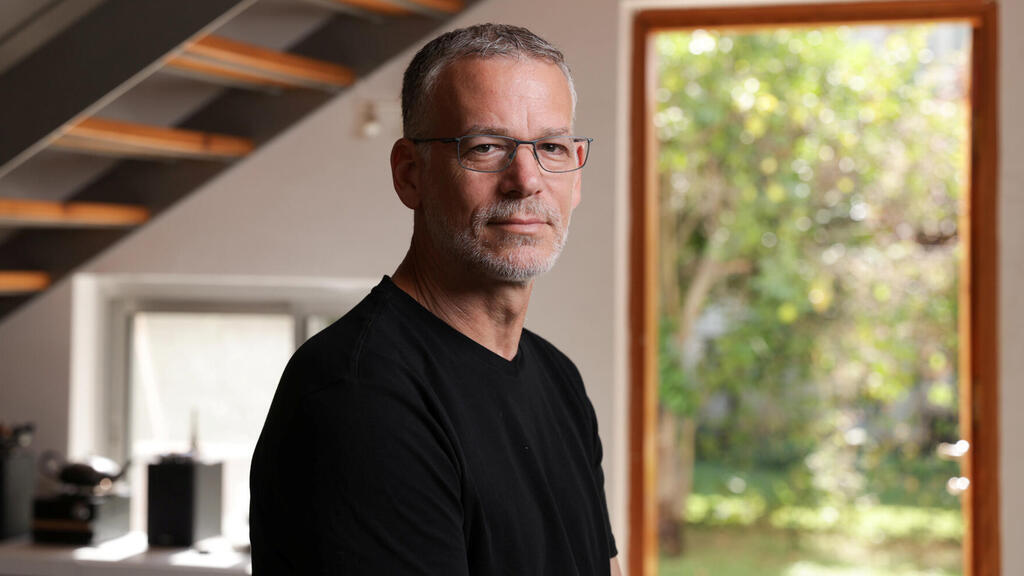 פנאי איתי ורד הוא עיתונאי ישראלי