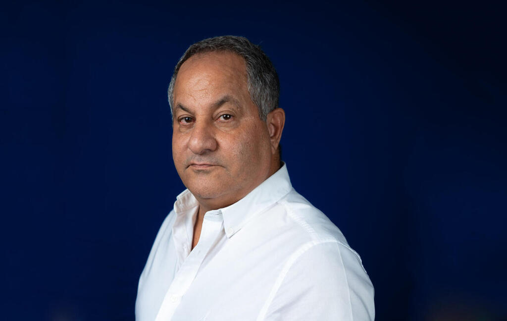 עזרא גבאי. עם חברים בשלטון, מי צריך רפורמה (צילום: מאתר האינטרנט של ביטוח גבאי) עזרא גבאי מוסף