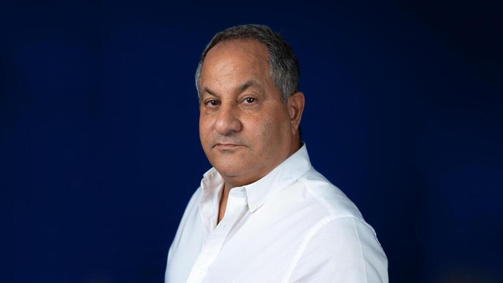 עזרא גבאי, יו”ר גבאי סוכנות לביטוח. הציבור משמש פיון במשחק של גדולים (צילום: מאתר האינטרנט של ביטוח גבאי) עזרא גבאי מוסף