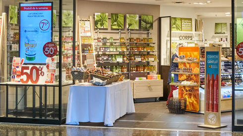 צילום:dennizn /Shutterstock קסטרו חוזרת בה – תמשיך להשקיע במותג איב רושה בארה"ב