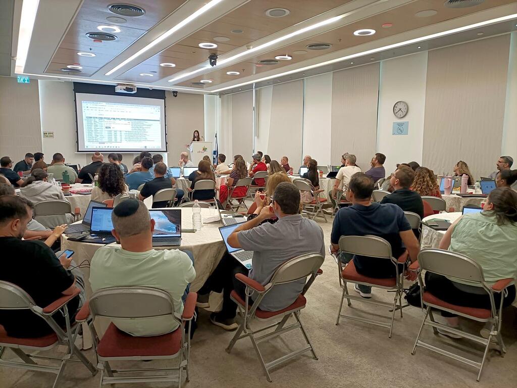 סדנת הדרכה של UBTECH לעובדי שטראוס (באדיבות: UBTECH) שטראוס הטמיעה אלף רישיונות AI - וזו רק ההתחלה