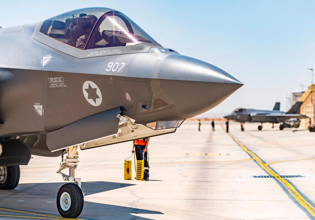 מה זה אדיר? הכי אדיר שיש. F35 ישראלי (צילום: חיל האוויר הישראלי) הקברניט F35
