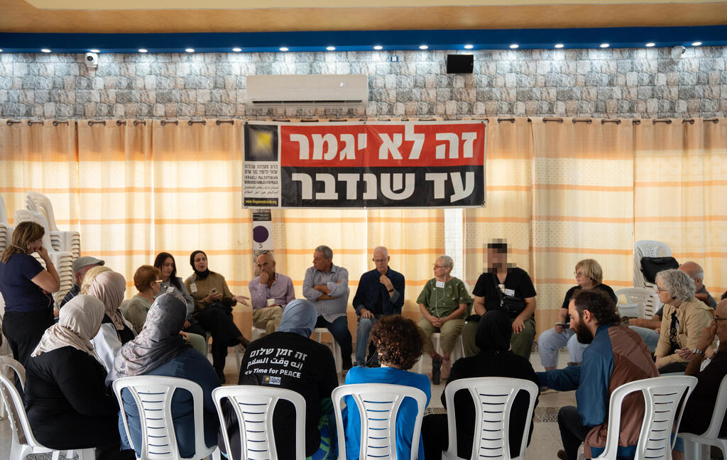 מפגש יהודים ערבים מדברים בים המלח מוסף