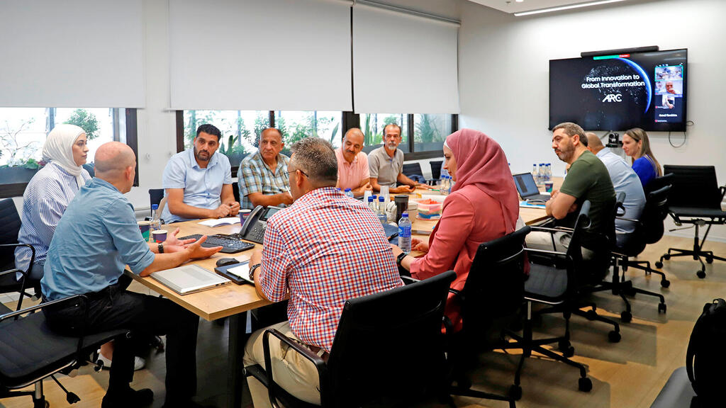 יזמים של חברות סטארט אפ ב חברות Jinnovate ב מרכז החדשנות EasTech מזרח ירושלים