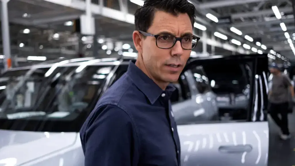 מנכ"ל ריוויאן אר ג'יי סקרינג' (צילום: Joel Angel Juarez | Reuters) מנכ"ל ריוויאן אר ג'יי סקרינג'