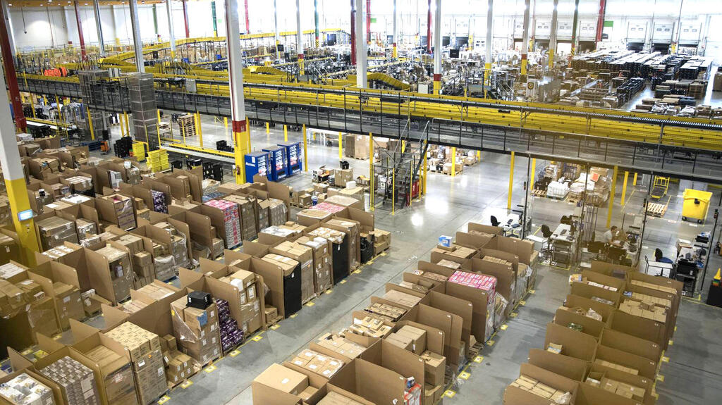 מרכז לוגיסטי של אמזון. החברה הונפקה ב־1997 ונתנה את הדלק לריצת המניות המטורפת לקראת הנפילה ב־2002 (צילום: Amazon) מרכז לוגיסטי של אמזון ב מדריד