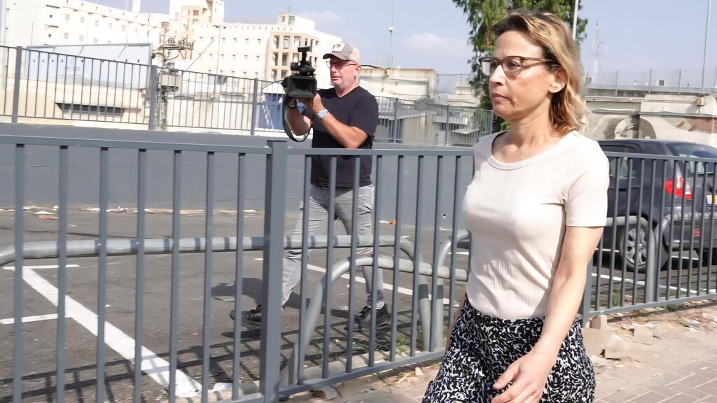 יפעת תומר-ירושלמי יוצאת מהמעצר בכלא נווה תרצה למעצר בית, בשבוע שעבר (צילום: שאול גולן) יפעת תומר ירושלמי יפעת תומר-ירושלמי פצ"רית יוצאת מהמעצר בכלא נווה תרצה למעצר בית