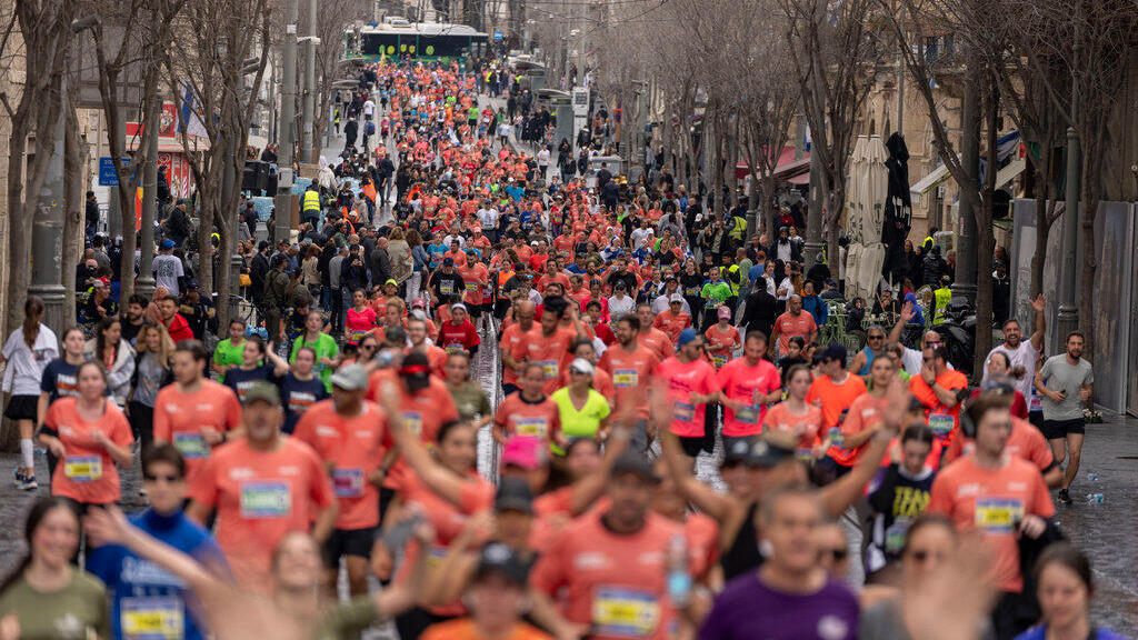 מרתון ירושלים בשנה שעברה. למרוצי הענק יש זמן ומשאבים לבחינת התוצאות (צילום: AP Photo/Ohad Zwigenberg) פנאי מרתון ירושלים