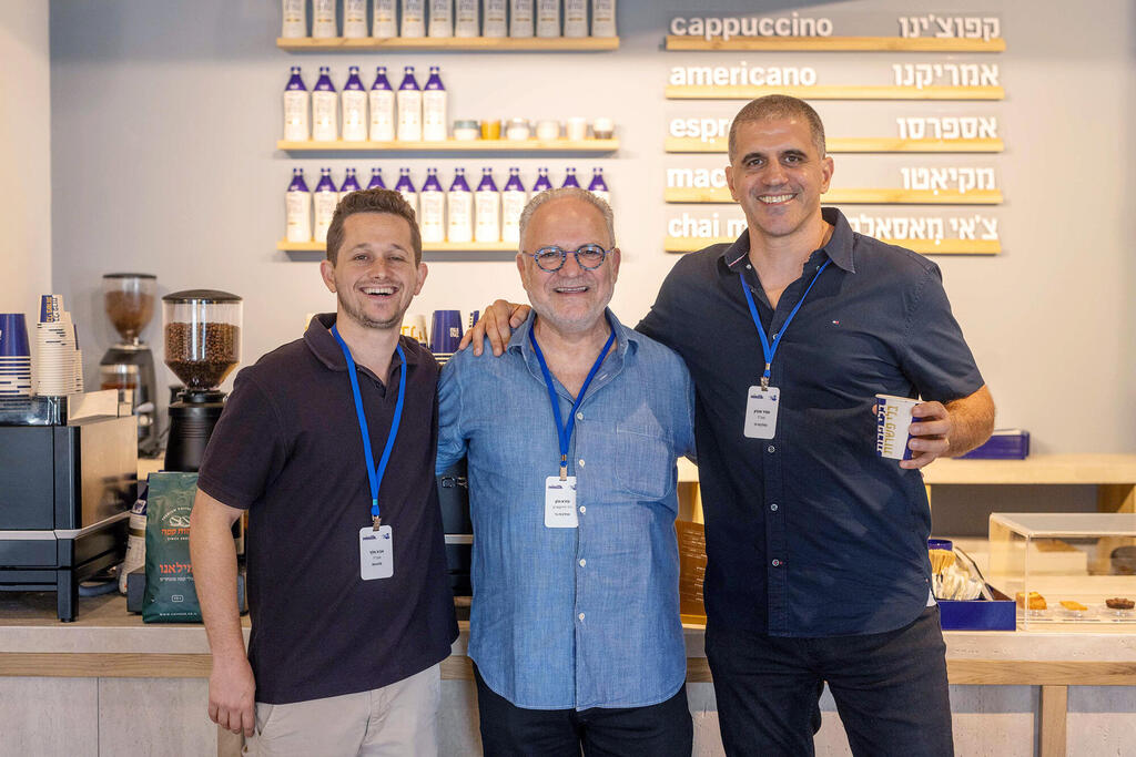 מימין עמיר אהרון מנכ"ל מחלבות גד עזרא כהן מייסד ויו״ר מחלבות גד אביב וולף מייסד ומנכ״ל רימילק