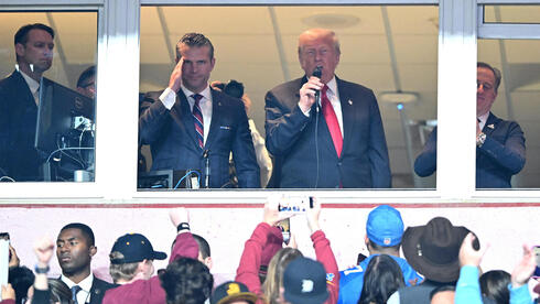 טראמפ מבטיח 2,000 דולר לכל אמריקאי, אבל המספרים לא מסתדרים