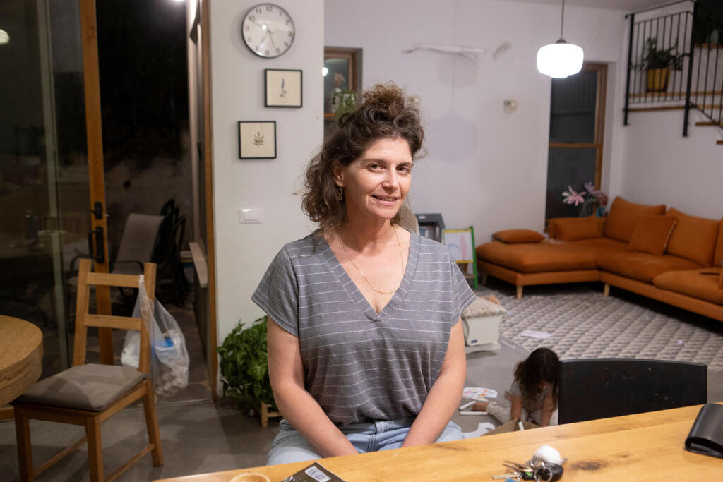 צילום: גיל נחושתן טלי גורדון, הררית: "זה לא יהודה ושומרון פה ואני לא רוצה שהילדים שלי ייסעו ברכב ממוגן. כרגע יש יותר אנשים בצד הערבי שסובלים מבעיית האלימות באזור, אבל זאת בעיה שצריך לטפל בה כי היא בעיה של כולנו"