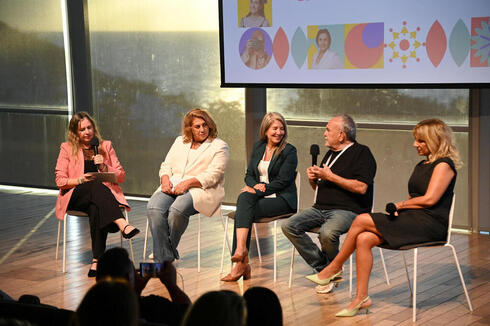 From right: Sigal Regev, Chairwoman of Danal; Nissim Bar-El, founder and president of Yozmot Atid; Naama Halevy-Pear, Head of the Social Banking Division at Bank Hapoalim; Vicky Ganach-Sermani, Yozmot Atid graduate, owner of a beauty and skincare clinic, holistic therapist, and mentor for Yozmot Atid; and Noa Tamir, CEO of Calcalist 