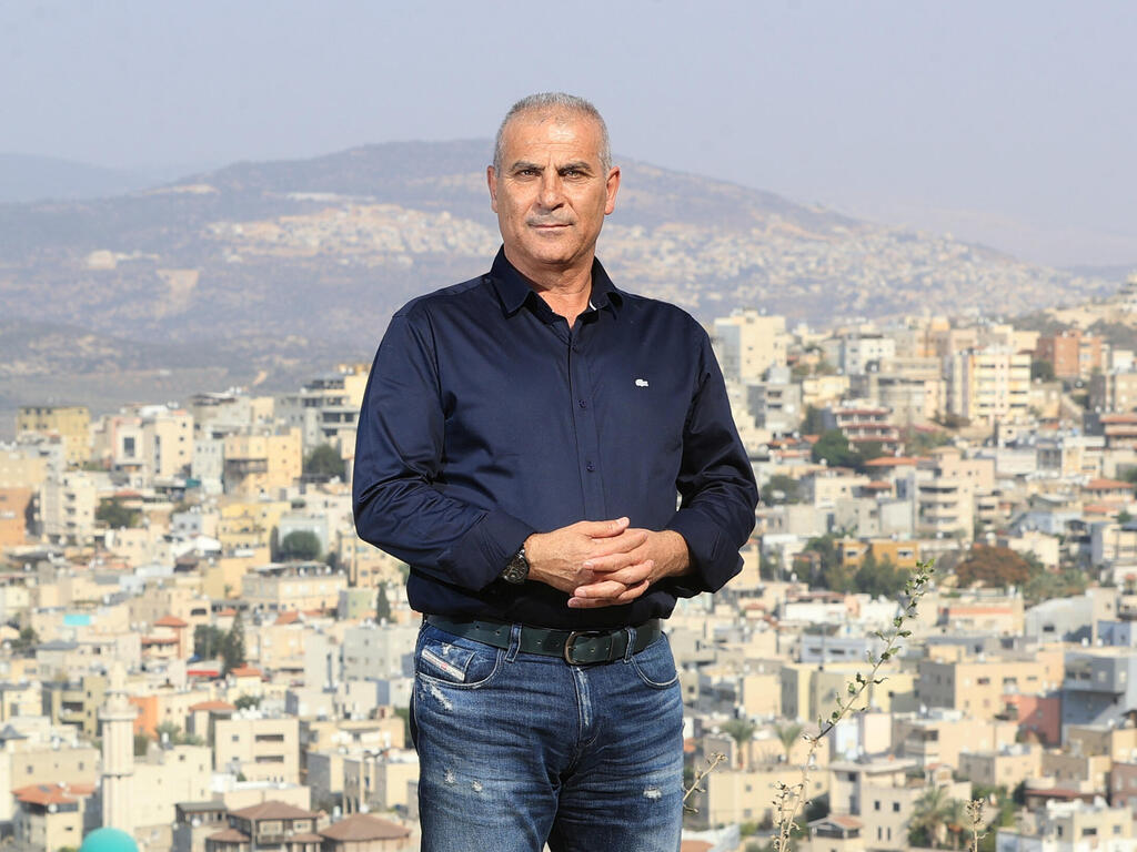 צילום: אלעד גרשגורן אחמד נאסר, ראש עיריית עראבה: "אני חי במדינת ישראל, אבל נאלץ לדבר עם עבריינים בשפה של עולם תחתון. לא האמנתי שאדבר כך אי פעם. חשבתי שיש שלטון חוק, אבל יש מקומות שבהם הוא לא קיים. יש אוזלת יד, יש הפקרה"