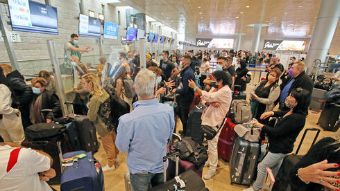צילום: שאול גולן חשש לעיכובים בטיסות: תקלה במסוע המזוודות יצרה תורי ענק בטרמינל 3