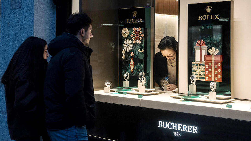 חנות של רולקס בז'נבה שוויץ (צילום: Andrew Kravchenko/Bloomberg) חנות של רולקס ב ז'נבה שוויץ