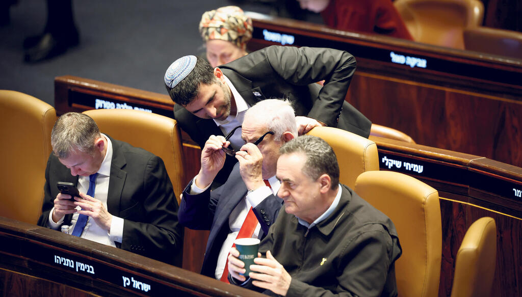 ישראל כ"ץ , בנימין  נתניהו  , שלמה קרעי ו יריב לוין