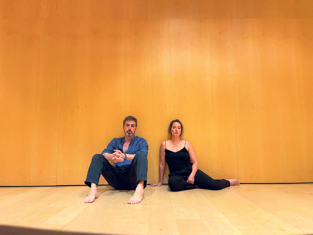 רוני ברנדשטטר ויפתח קליין. חשופים וכנים (צילום: יהלי קליין) פנאי מתוך המופע שישאר בינינו יפתח קליין ו רוני ברנדשטטר