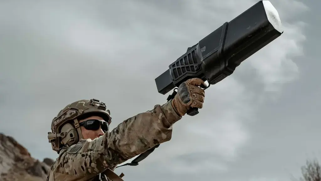 "רובה" משבש נגד רחפנים של חברת DroneShield . לא רק צעצועים (צילום: DroneShield) "רובה" משבש נגד רחפנים של חברת DroneShield אוסטרליה