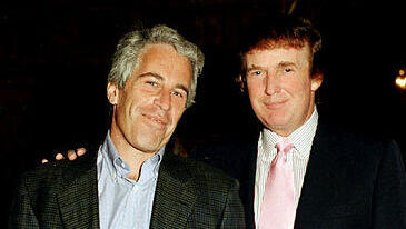 ג'פרי אפשטיין ו דונלד טראמפ בתמונה מ1997 שצולמה באחוזה של טראמפ במאר-א-לאגו בפלורידה