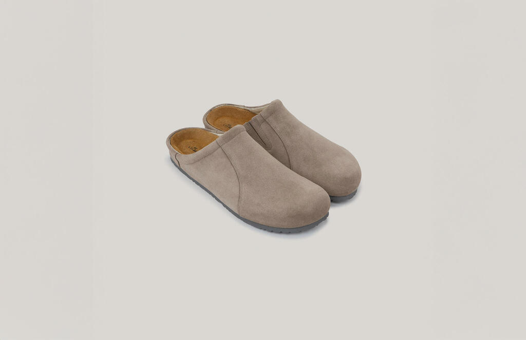 נעליים של טבע נאות וסניקרס בוקס (צילום: טל טרי) פנאי נעליים של טבע נאות וסניקרס בוקס יורדים מהסניקרס