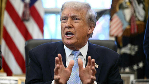 הכדור בידיים של טראמפ