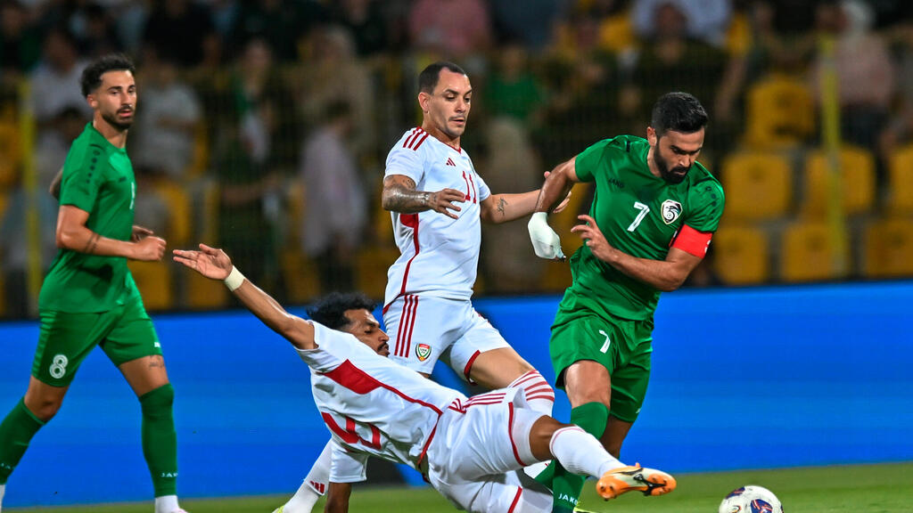 פנאי נבחרת סוריה בכדורגל במשחק מול איחוד האמירויות 