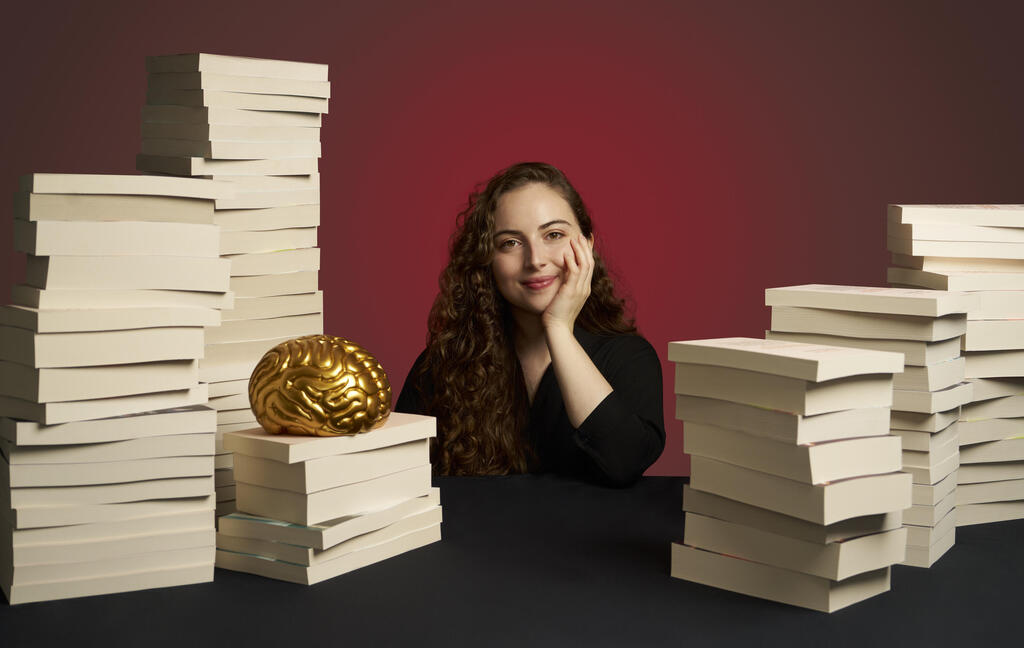 זמיגרוד. "בתוך כל אחד מאיתנו קיים משטר טוטליטרי. החופש שלנו מתחיל ביכולתנו לחשוב באפור ולדחות חשיבה בשחור ולבן" (צילום: Stuart Simpson) ליאור זמיגרוד ד"ר לפסיכולוגיה מאוניברסיטת קיימברידג' באנגליה חוקרת מוח ודפוסי התנהגות מוסף