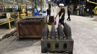 קו ייצור פגזים ו מרגמות ב מפעל נשק ב חיפה של אלביט מערכות 