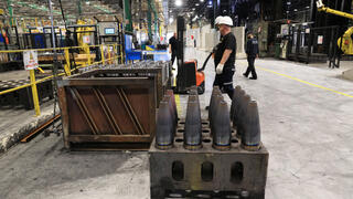 קו ייצור פגזים ו מרגמות ב מפעל נשק ב חיפה של אלביט מערכות 