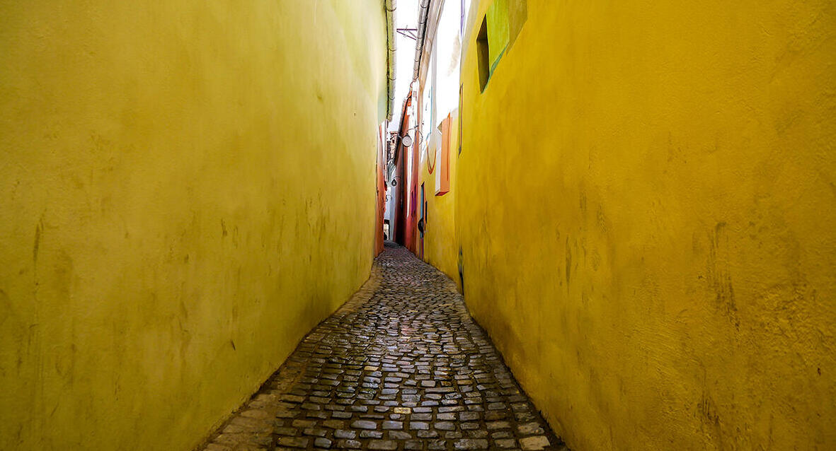 פוטו רחובות צרים בראשוב Strada Sforii רומניה 